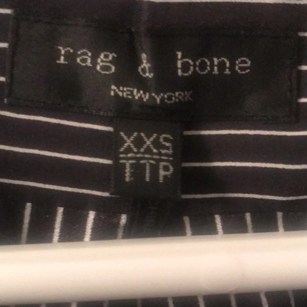 ⭐️ rag & bone - Victor Silk Wrap Blouse in Black w/ White Pinstripes - XXS/TTP - Picture 2 of 12